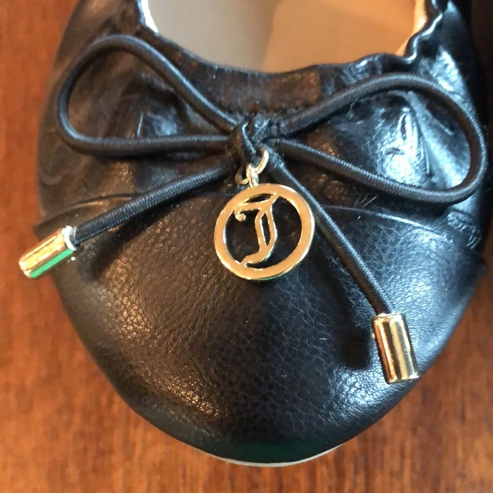 Juicy Couture Flats - Picture 2 of 9